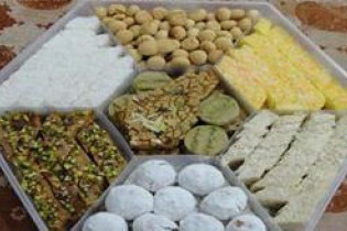 قیمت جعبه‌های شیرینی روی شیرینی حساب می‌شود