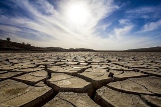 ایران هنوز تشنه باران است