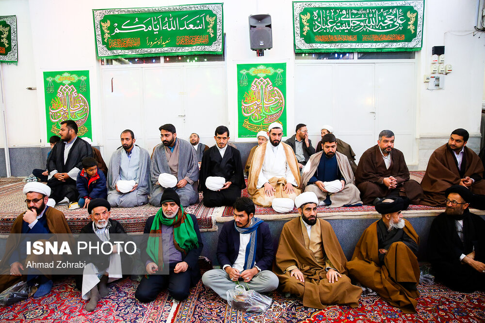 مراسم عمامه گذاری طلاب در روز میلاد امام علی(ع)