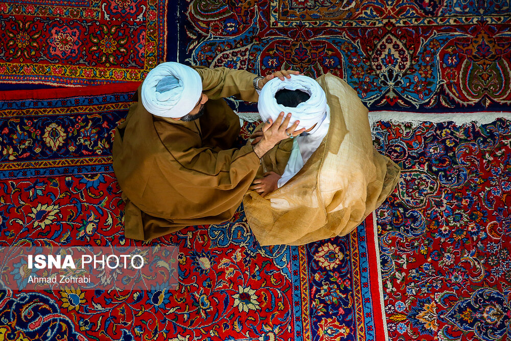 مراسم عمامه گذاری طلاب در روز میلاد امام علی(ع)