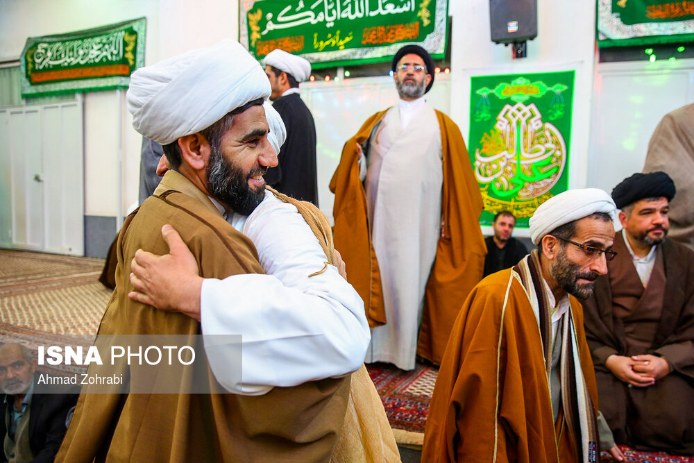 مراسم عمامه گذاری طلاب در روز میلاد امام علی(ع)