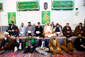مراسم عمامه گذاری طلاب در روز میلاد امام علی(ع)