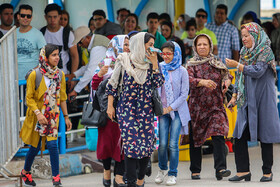 سفر دریایی مسافران نوروزی در بندر عباس