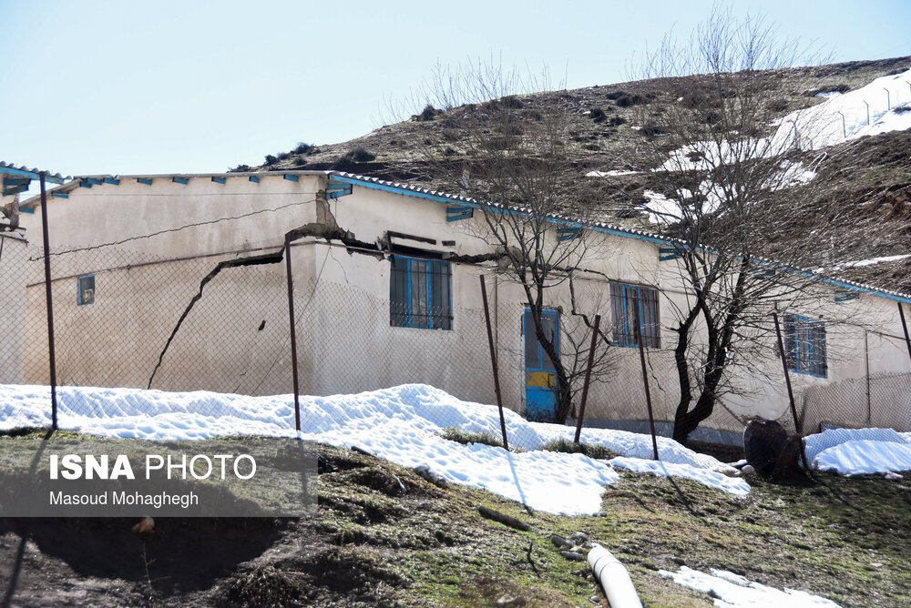 خسارت رانش زمین به ۱۲۰ خانه روستای حسین آباد کالپوش شهرستان میامی - سمنان
