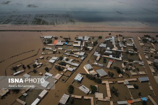 فرانسه کمک‌های خود به سیل زدگان ایران را تحویل هلال احمر می‌دهد