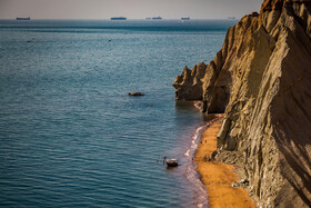 تصویری از سواحل جزیره هرمز که مقصد گردشگری بسیاری از مسافران در حوزه خلیج فارس است.