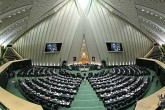 اگر در مقابل آمریکا نایستیم، چند قدم جلوتر می‌آید