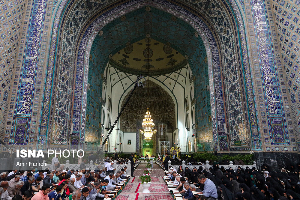 جزء خوانی قرآن کریم در حرم امام رضا (ع)