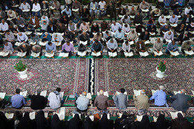جزء خوانی قرآن کریم در حرم امام رضا (ع)