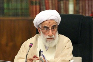 آیت‌الله جنتی: مسئولان با جدیت برای رفع مشکلات تلاش کنند