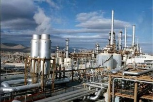 بازگشت ۷۰ درصد درآمد ارزی پتروشیمی‌ها به کشور/ قابل تحریم نیستیم