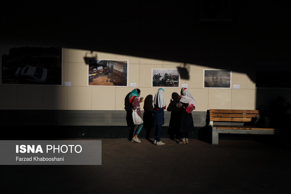 افتتاح نمایشگاه «خانه‌ای که سیل برد، مهری که سیل آورد» در ایوان انتظار متروی میدان ولیعصر (عج)