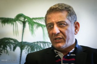 نمایندگان مجلس یک روز لباس کارگران را به تن کنند