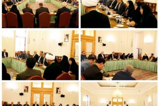 ظریف : فشارهای آمریکا به دلیل قوت و قدرت ایران است نه ضعف