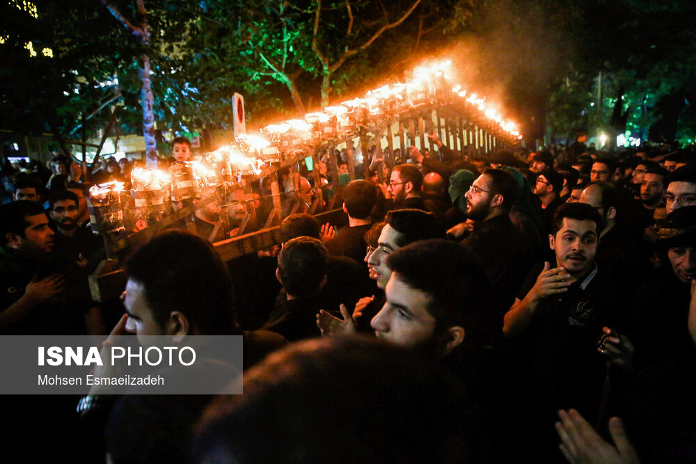 آیین مشعل گردانی نجفی‌های مقیم مشهد در شب تاسوعا‎