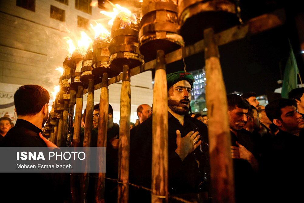 آیین مشعل گردانی نجفی‌های مقیم مشهد در شب تاسوعا‎