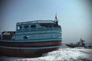 توقیف یک فروند شناور  توسط نیروی دریایی سپاه