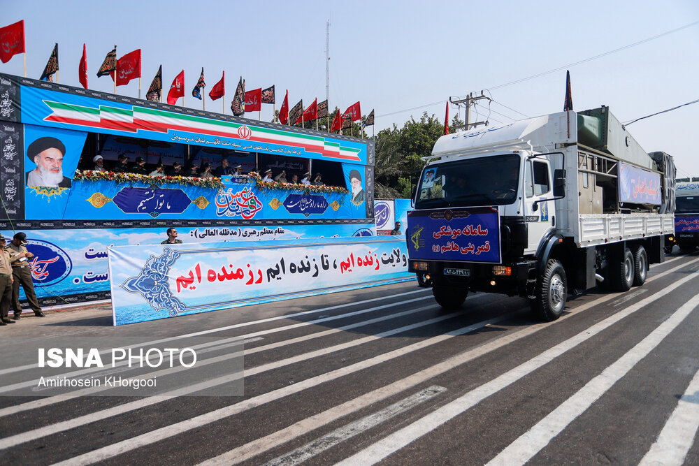 مراسم رژه نیروهای مسلح در بندر عباس با حضور علی لاریجانی رییس مجلس شورای اسلامی