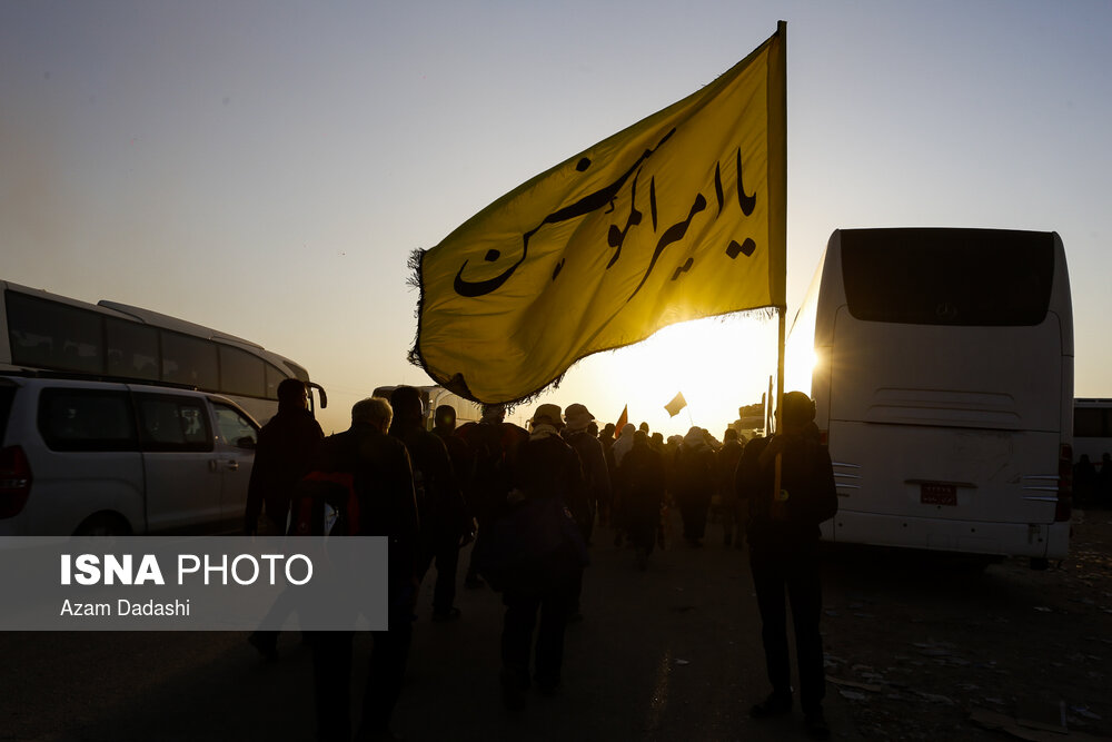 زائران اربعین حسینی در مرز مهران - عراق