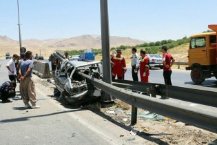 برخورد پراید با گاردریل در اتوبان قم/۴ نفر مصدوم شدند