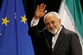 در دنیا معروفم که برای دفاع از مردم و نظام سینه چاک می‌کنم/ شیفته مذاکره با غربی‌ها نیستم