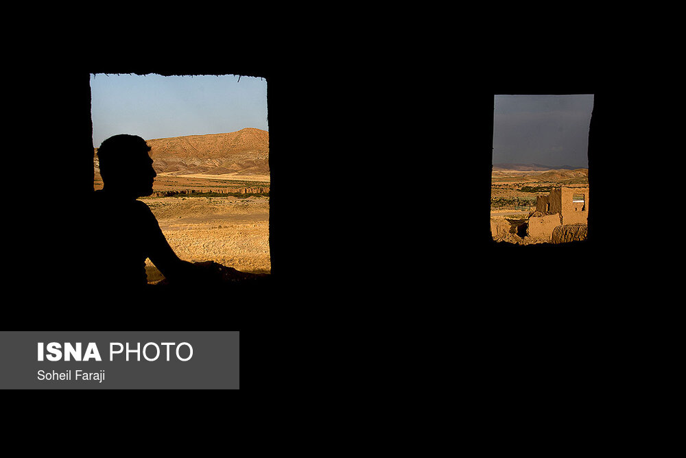 محمد ۳۷ ساله اهل روستای اصلانلو استان زنجان یکی از دو خانواده ای است که روستا را ترک نکرده اند و به کشاورزی و اشتغال زایی در روستای خود روی آورده اند  ولی مشکلات همچون نبود برق ، گاز و راه مانع پیشرفت و فعالیت هایشان همچون پرورش ماکیان ، ذوب آهن و حتی گسترش کشاورزی وی شده است.