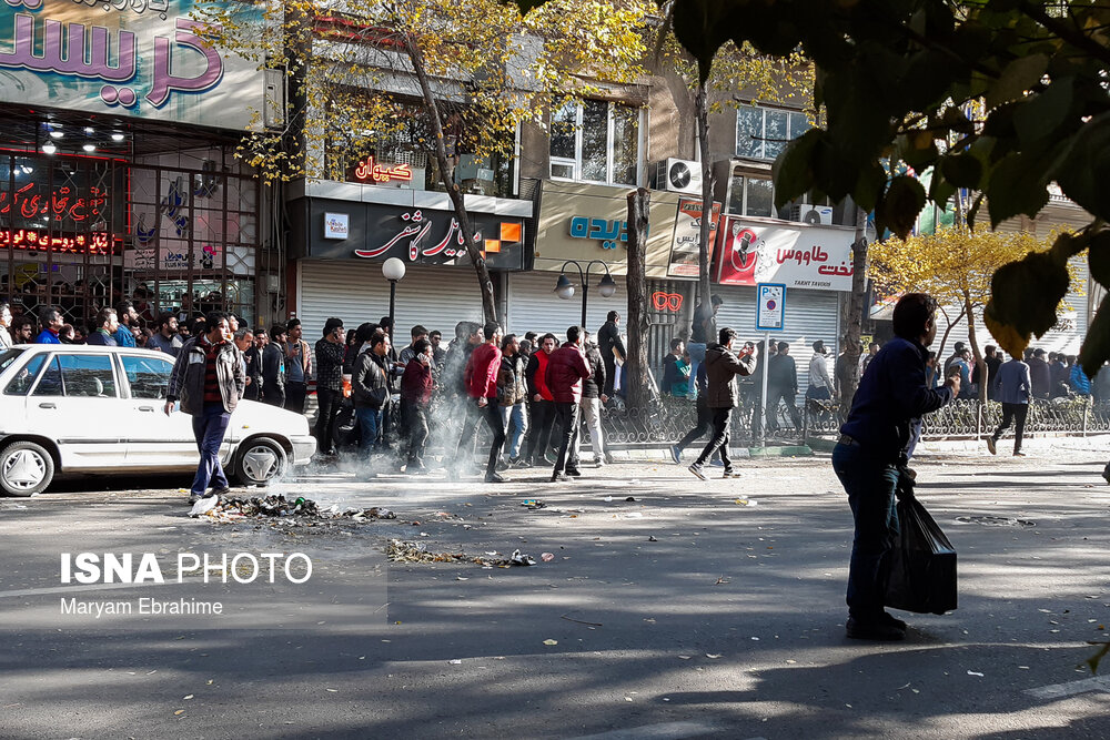 اعتراضات امروز در پی گرانی و سهمیه‌بندی بنزین - تبریز