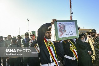 پیکر پاک شهید ابومهدی المهندس وارد جمعیت شد