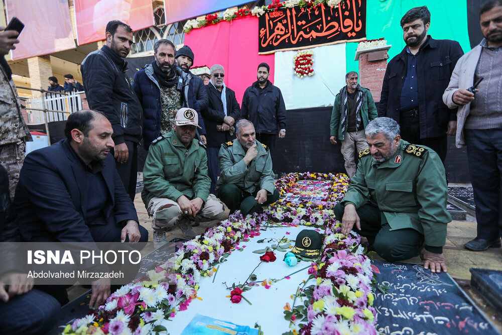 سردار عزیز جعفری در محل خاکسپاری شهید سردار قاسم سلیمانی -گلزار شهدای کرمان