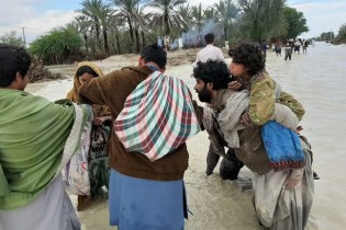 خسارات مالی سنگین مددجویان بهزیستی در سیل سیستان و بلوچستان/راه‌های مواصلاتی ۲۰۰ روستا قطع است