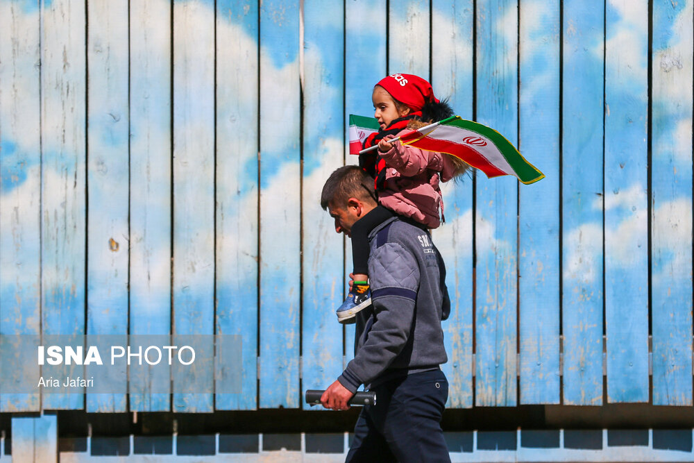 راهپیمایی ۲۲ بهمن در میدان نقش جهان اصفهان