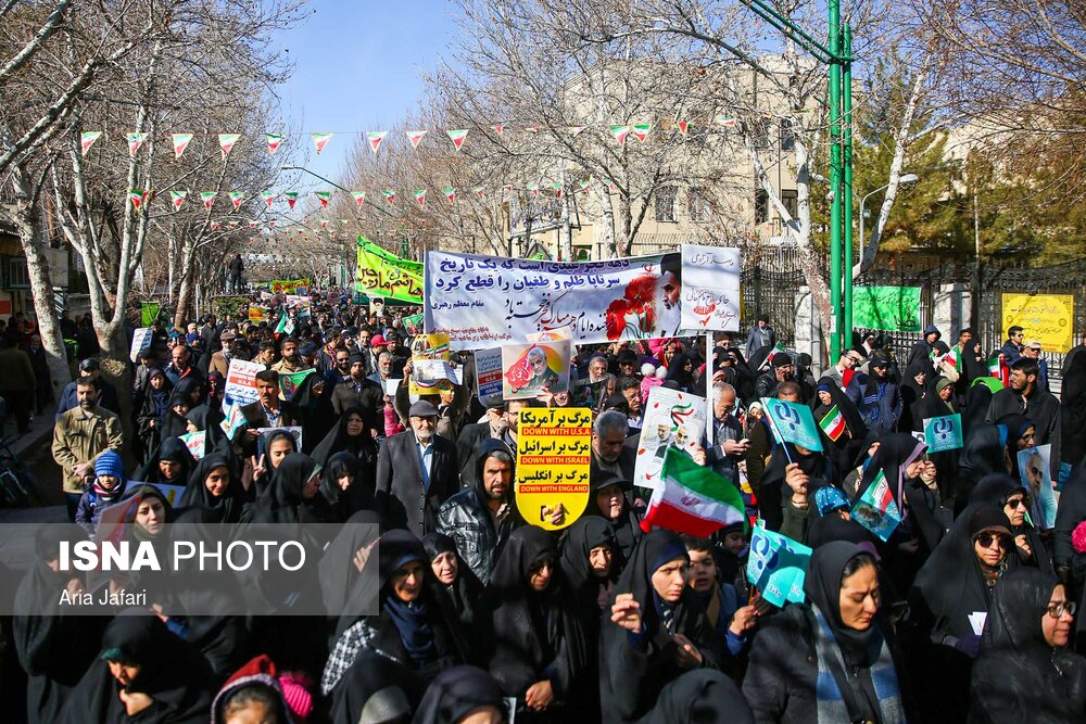 راهپیمایی ۲۲ بهمن در میدان نقش جهان اصفهان