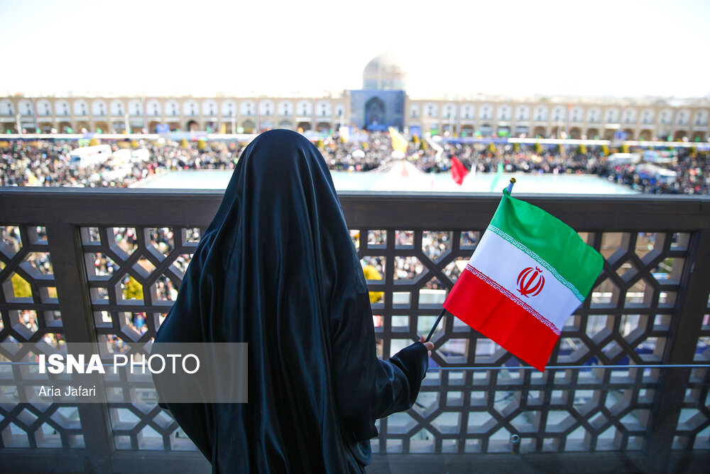 راهپیمایی ۲۲ بهمن در میدان نقش جهان اصفهان