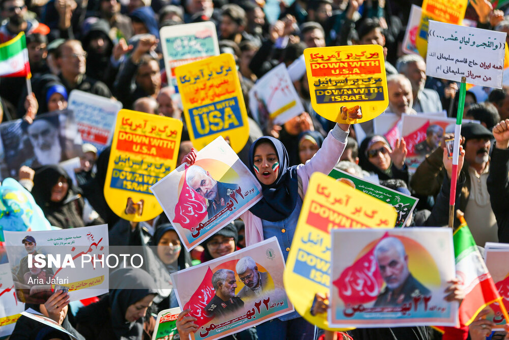 راهپیمایی ۲۲ بهمن در میدان نقش جهان اصفهان