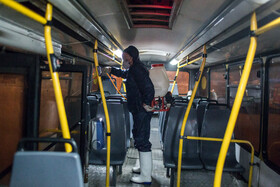 ضد عفونی کردن اتوبوس‌های شهری قزوین  برای مقابله با ویروس کرونا