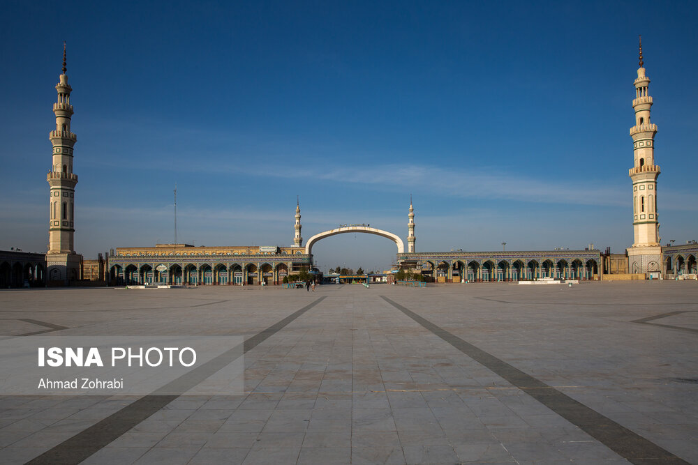 مسجد مقدس جمکران با پیشنهاد مسئولین کشوری و تصمیم شورای تامین استان قم و برای جلوگیری از شیوع ویروس کرونا به طور کامل بسته شد.