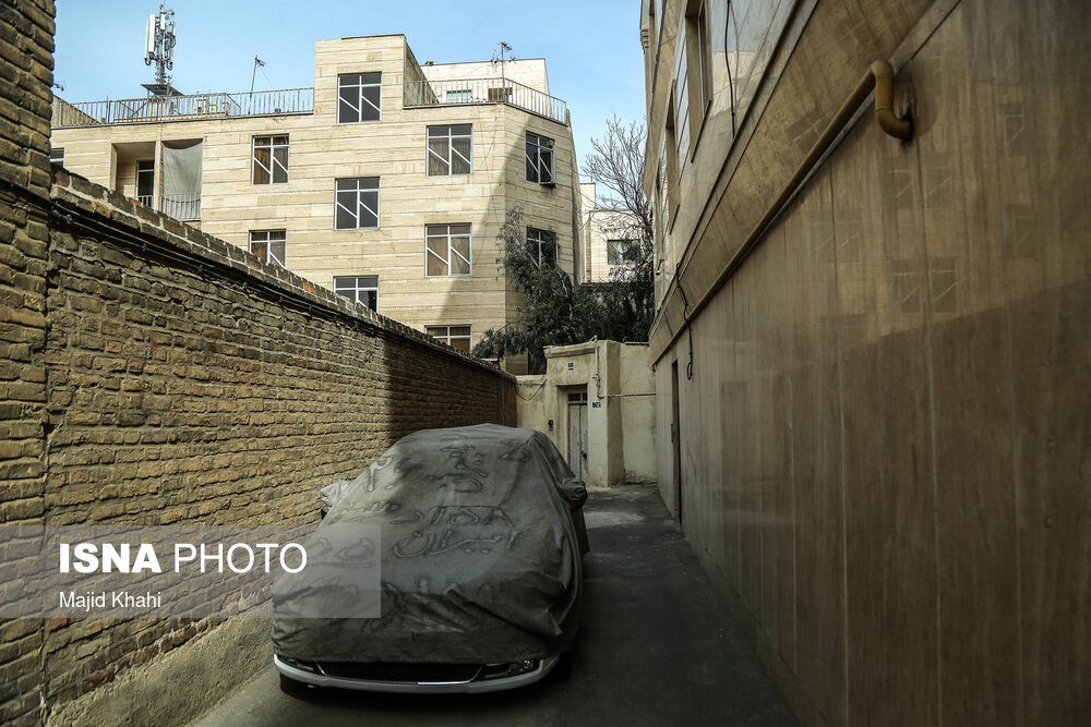 بخش عمده ای از فضاهای  مسکونی  این محله را کوچه های قدیمی کم عرض وبن بست تشکیل می دهند.