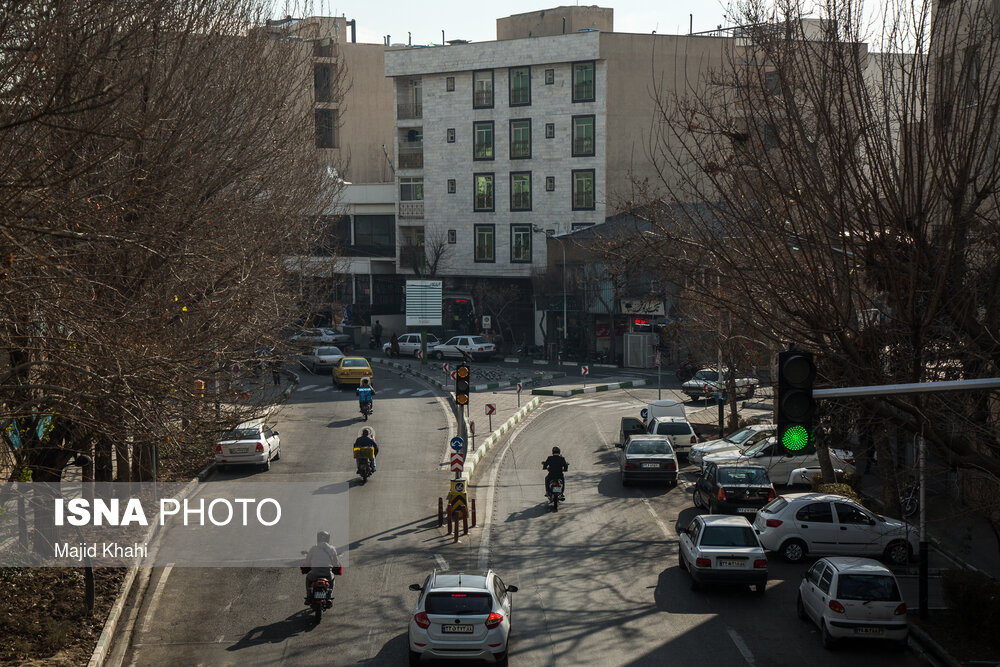 بدلیل تراکم بالای جمعیت معمولا این محله شاهد ترافیک و عبور و مرور تعداد زیادی از وسایل نقلیه است.