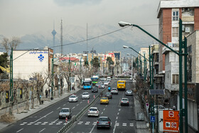 نمایی از برج میلاد که از خیابان کارگر جنوبی قابل مشاهده است.