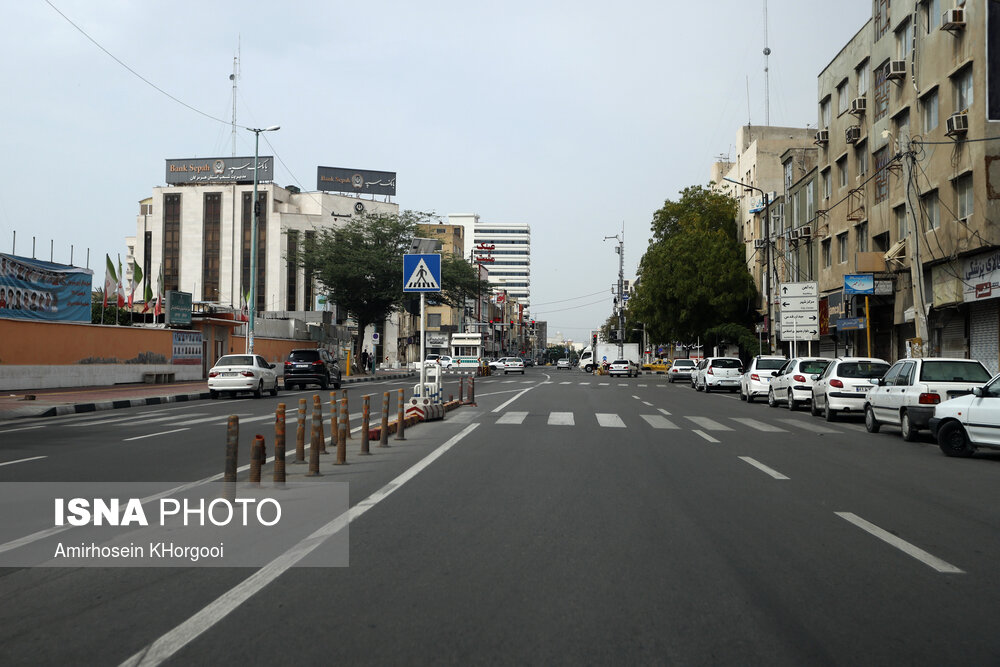 خیابان های شهر بندرعباس بیشتر از روزهای عادی این شهر خلوت هستند و رفت آمد در ان بسیار کم است