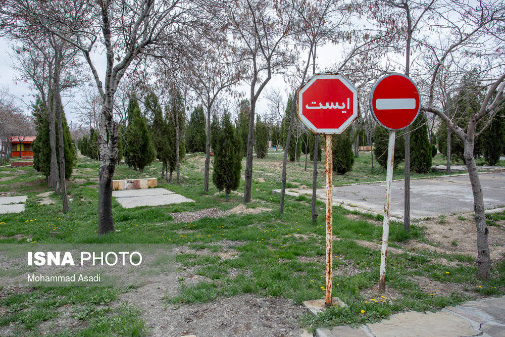 بوستان باهنر اراک که همواره از شلوغ ترین پارک‌های اراک در روز طبیعت بود امسال در پی شیوع کرونا خالی از جمعیت است