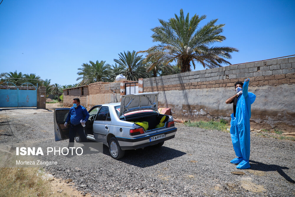 گروه واکنش سریع مقابله با کرونا در شوشتر با حضور در روستاهای دهستان شهید مدرس از توابع بخش مرکزی شهرستان شوشتر به پایش روستاییان می پردازد.