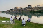 تصاویر / حضور مردم کنار رودخانه دز