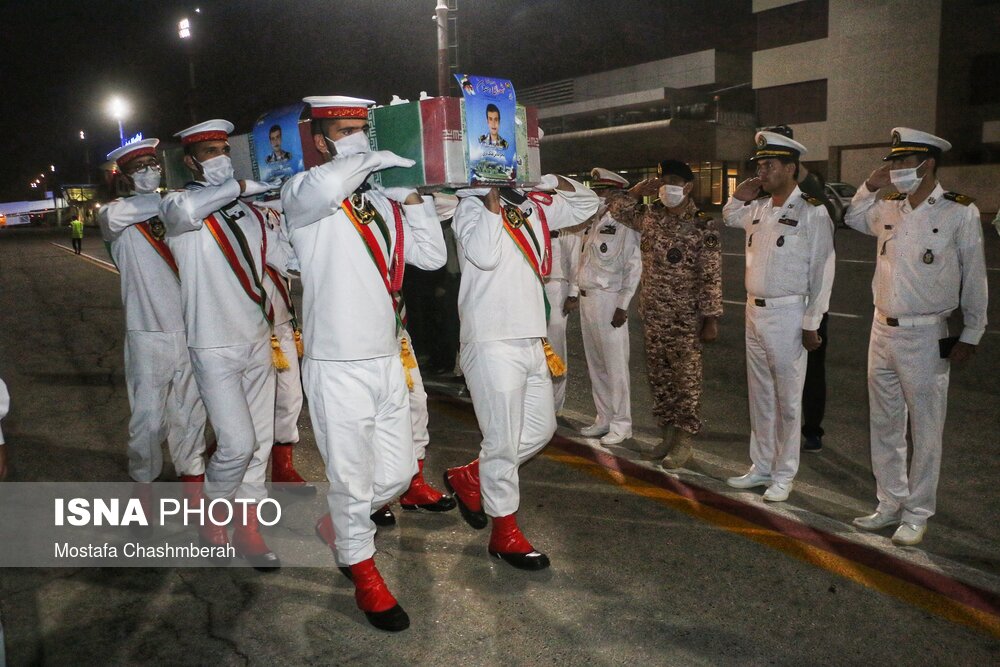 پیکر سرباز وظیفه شهید «فخرالدین فلکنازی» از شهدای ناوچه کنارک