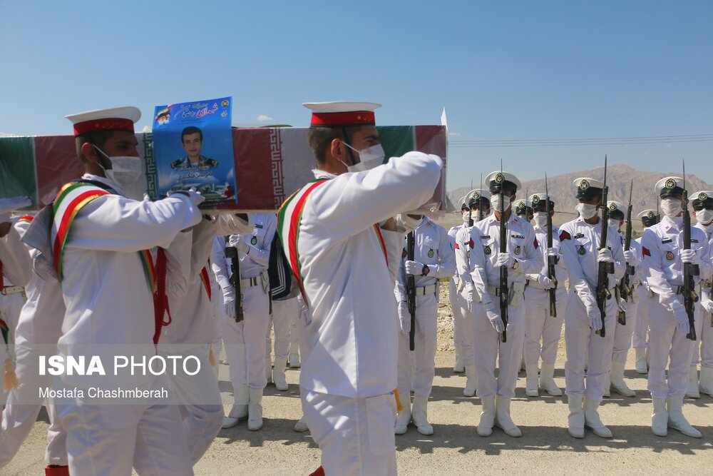 پیکر سرباز وظیفه شهید «فخرالدین فلکنازی» از شهدای ناوچه کنارک