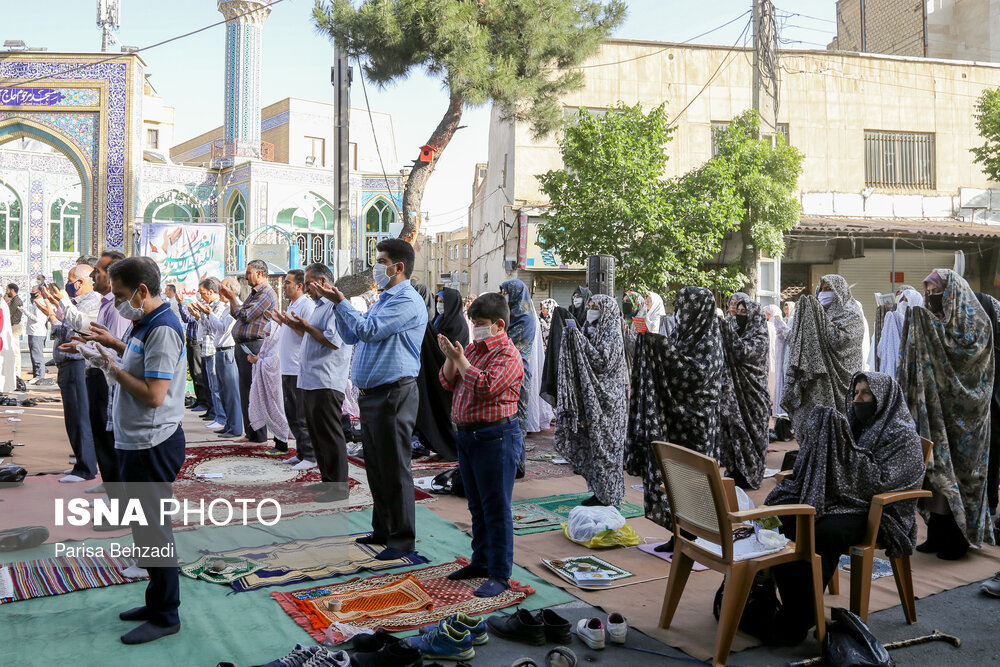 اقامه نماز عیدسعید فطر در مسجد حاج آقا صابر اراک