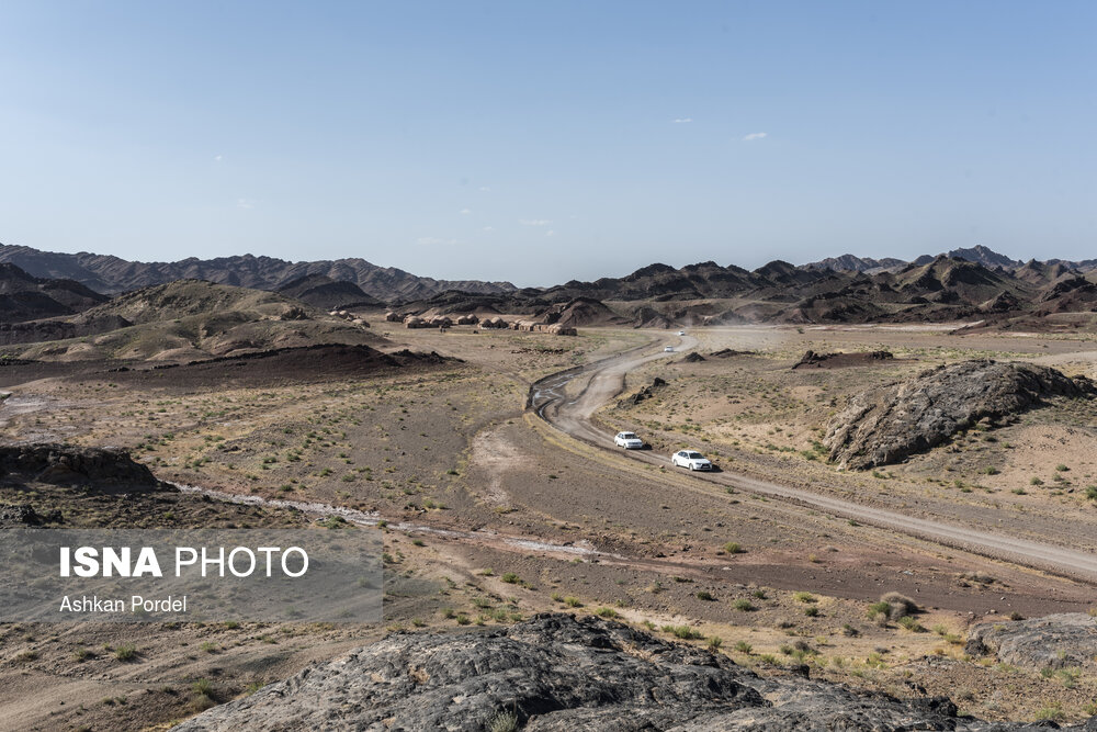 جاده منتهی به کفه نمکی بردسکن