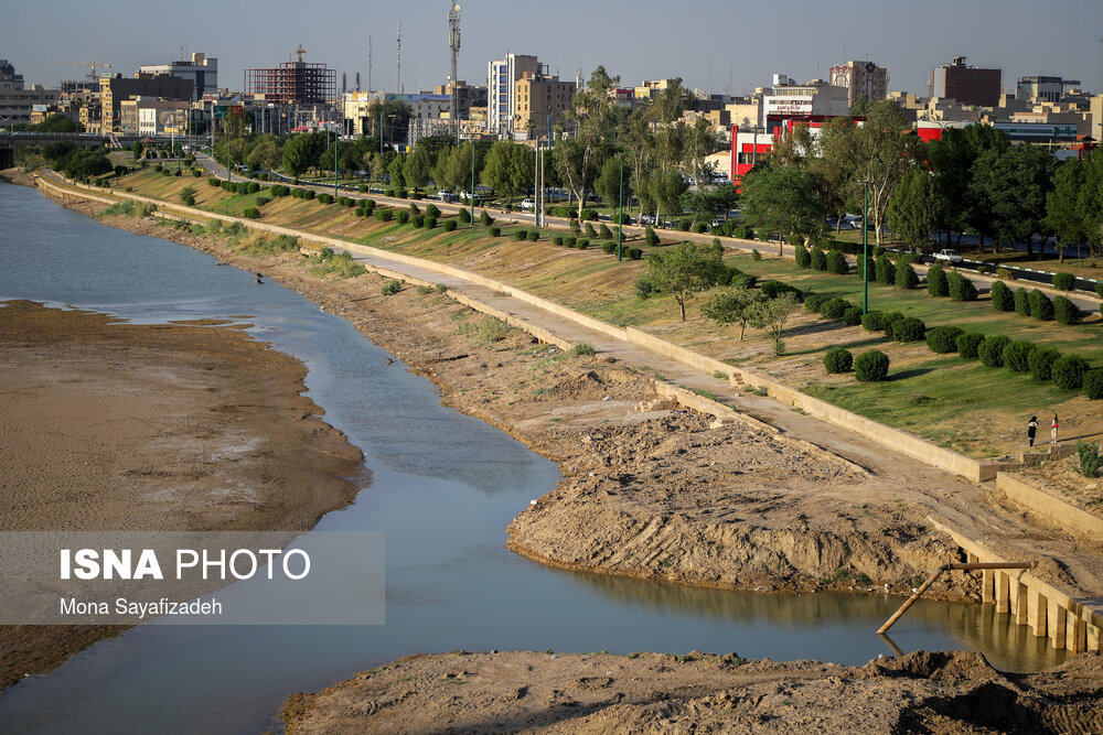 خشکسالی ها و انتقال آب کارون در سالهای اخیر چهره کارون را تغییر داده است.