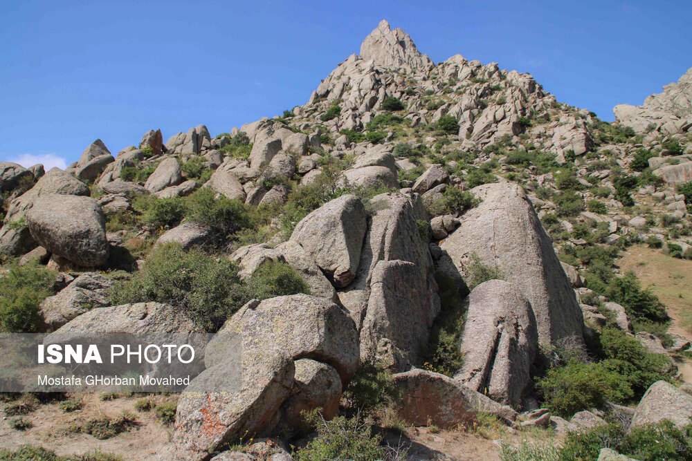 طبیعت ارتفاعات روستای مزرعه و قلعه شیور