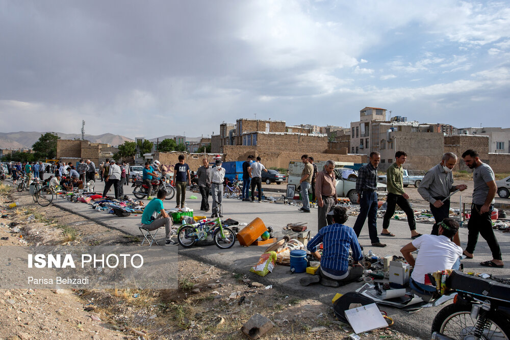 در حالی تخت‌های بیمارستان‌ها به سرعت در حال پرشدن است و طرح احداث بیمارستان‌ها صحرایی مطرح است که تعداد زیادی از کادر درمان نیز به این ویروس مبتلا شده و از چرخه نظام بهداشت و درمان ایران خارج شده‌اند.